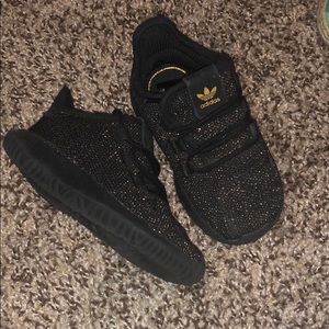 Toddler Girls’ Adidas tubular black gold size 6